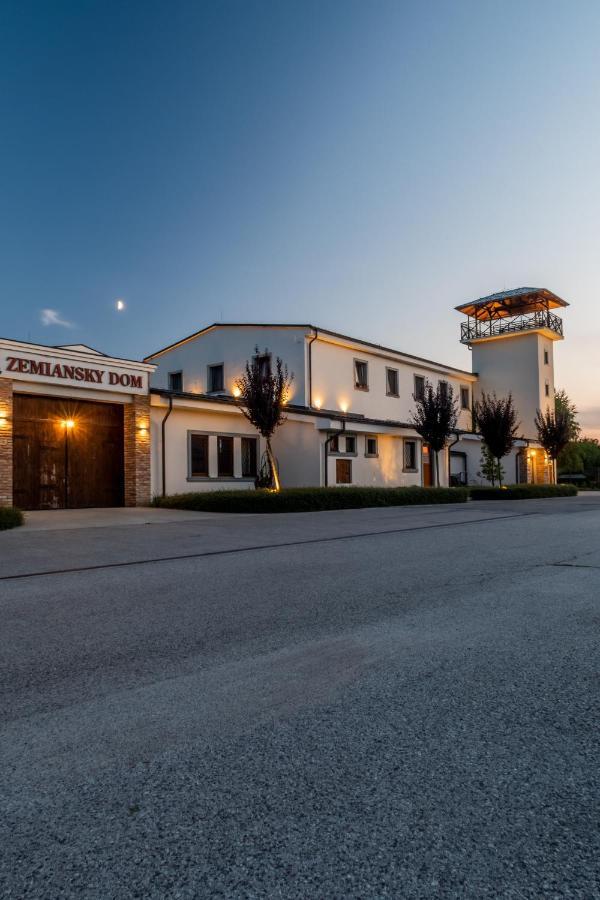 PenziónZemianskyDvor Surovce Exterior foto